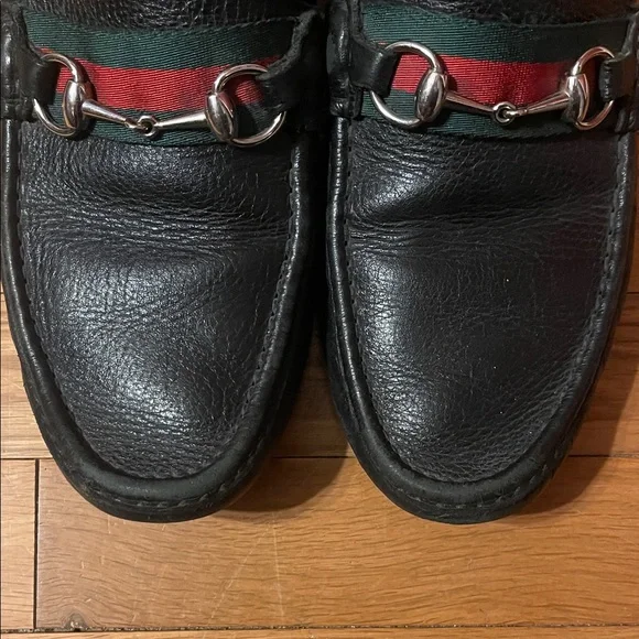 Men Gucci Black Leather Loafers - Picture 2 of 16